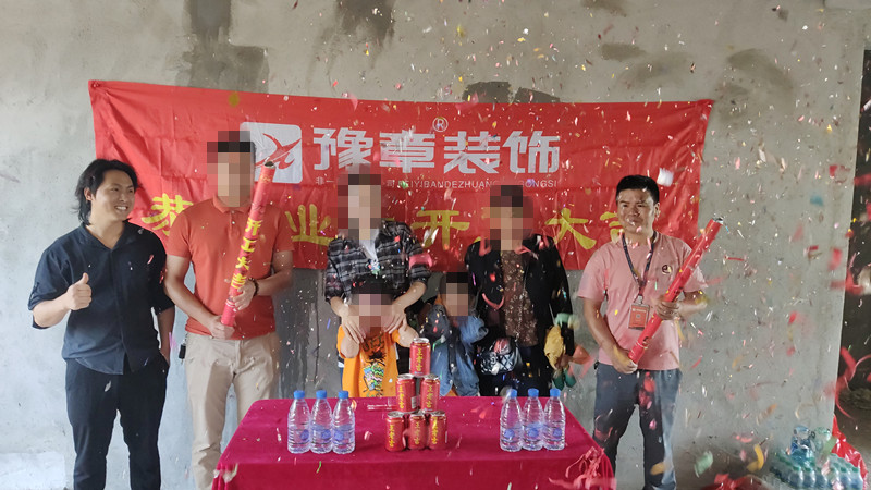 都市國(guó)際梁總、甘女士_副本.jpg